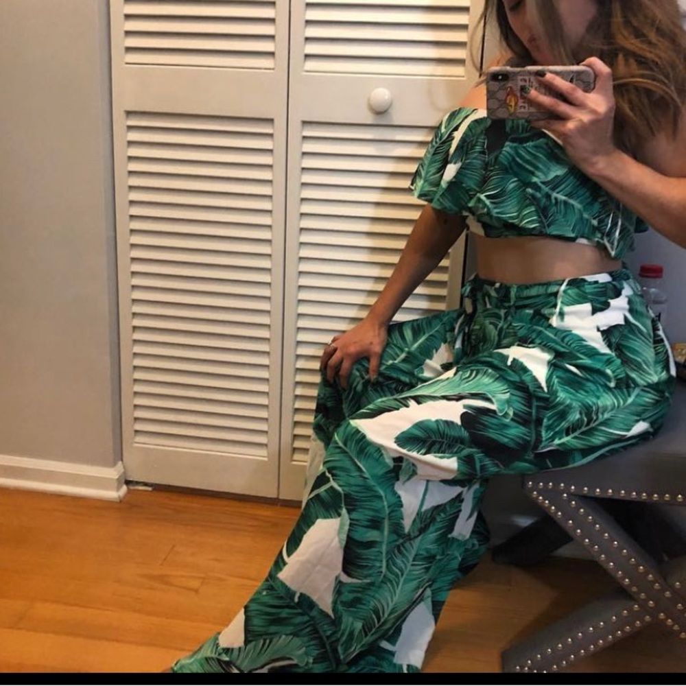 Fashion Nova Leaf Print Set